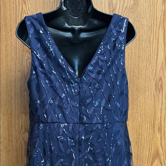 Elegant Navy Blue Evening Gown - Picture 5 of 7